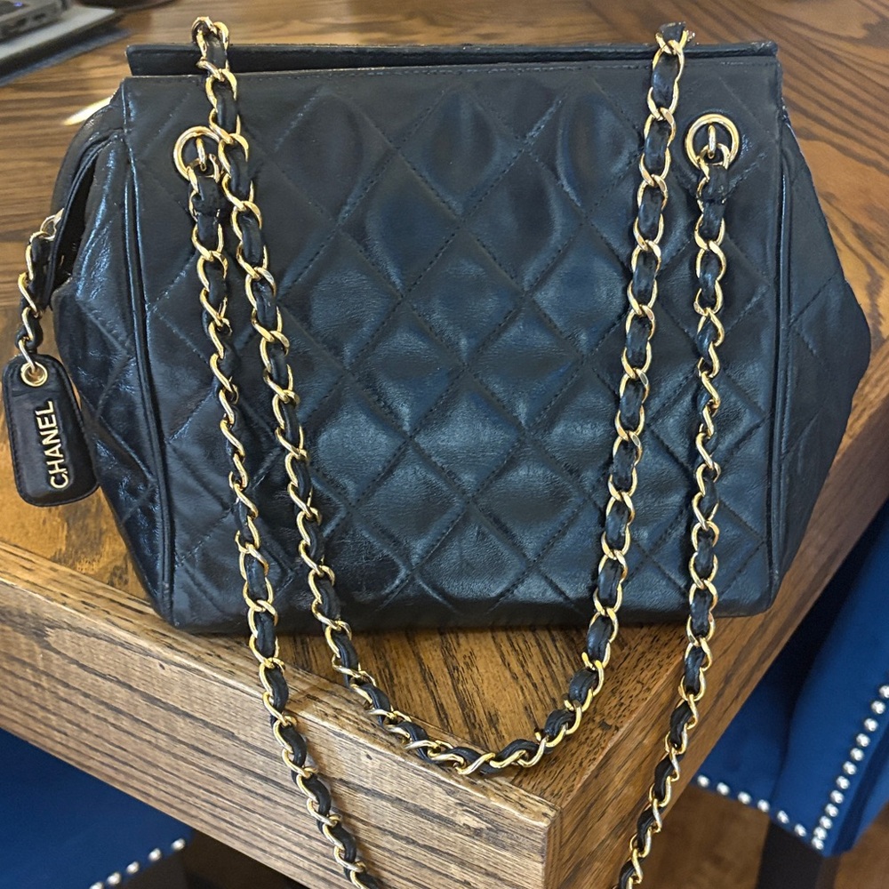 Chanel Black Quilted Shoulder Bag with Gold Chain